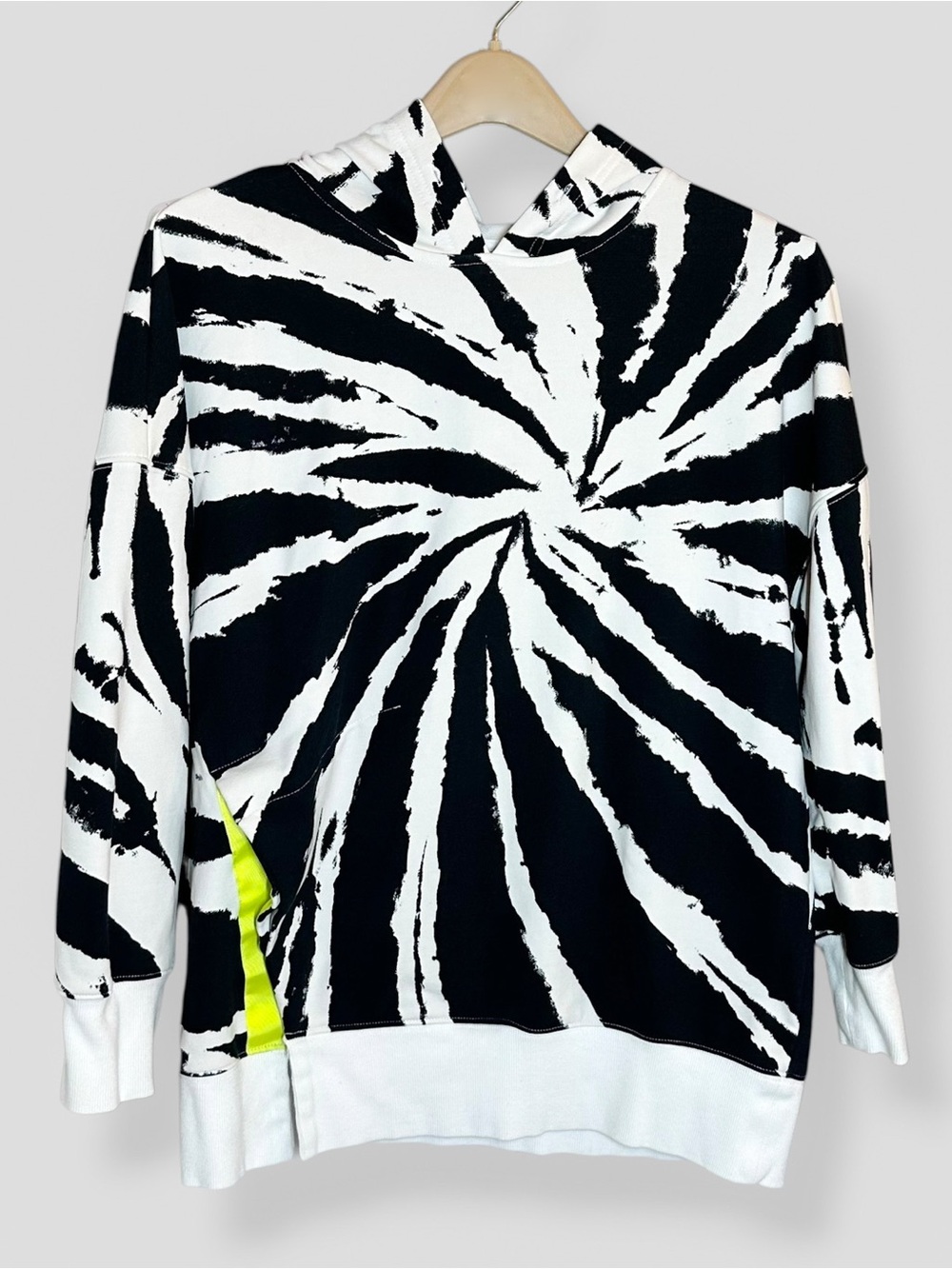 FABLETICS Size Small Jasmine Side Slit Pullover Hoodie Black White Activewear - Picture 2 of 10